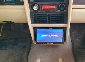 ALPINE-Soundsystem mit Navigation und Kameras, im Rolls-Royce Silver-Shadow II